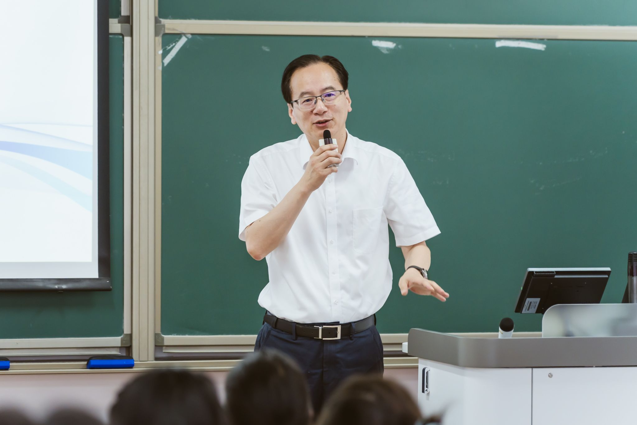 绍兴理工学院校长张宏讲授“形势与政策”课：把握时代大...